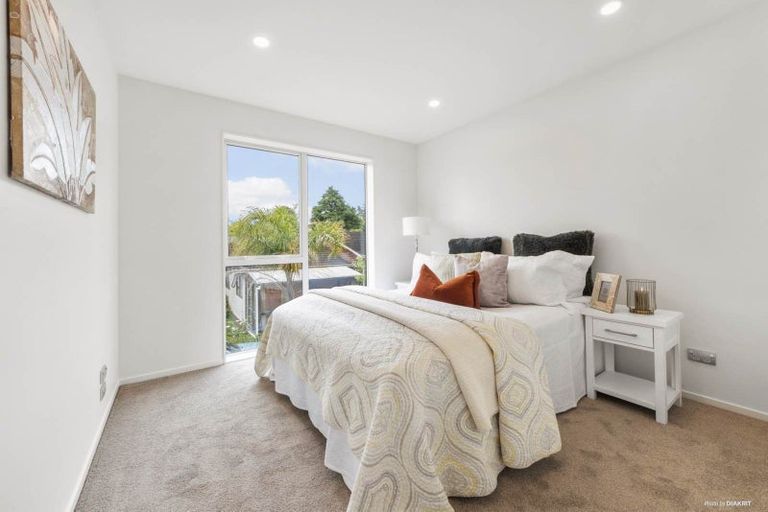 Photo of property in 25a Scarlet Drive, Ranui, Auckland, 0612