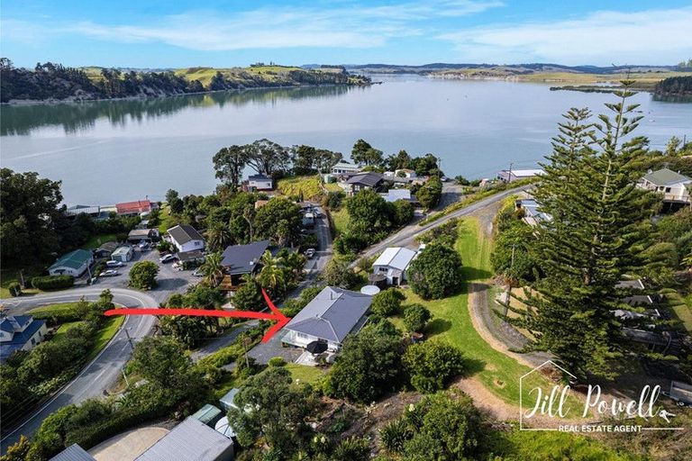 Photo of property in 2 Cliff Street, Pahi, Paparoa, 0571