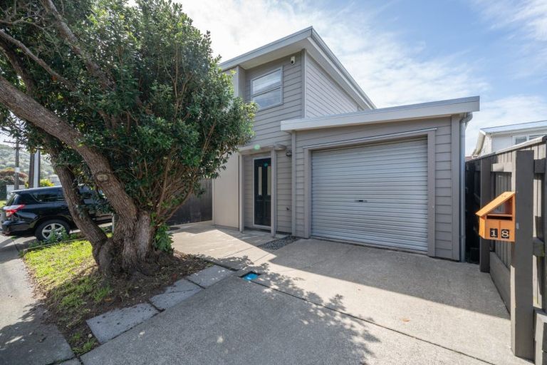 Photo of property in 18 Franklyn Road, Tawa, Wellington, 5028