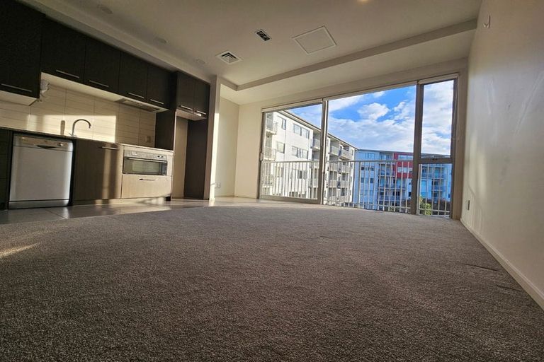 Photo of property in Shoal Haven Apartments, 305c/130 Anzac Street, Takapuna, Auckland, 0622