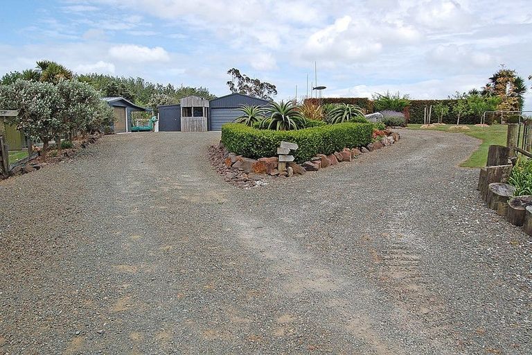 Photo of property in 1104 Oneriri Road, Kaiwaka, 0573