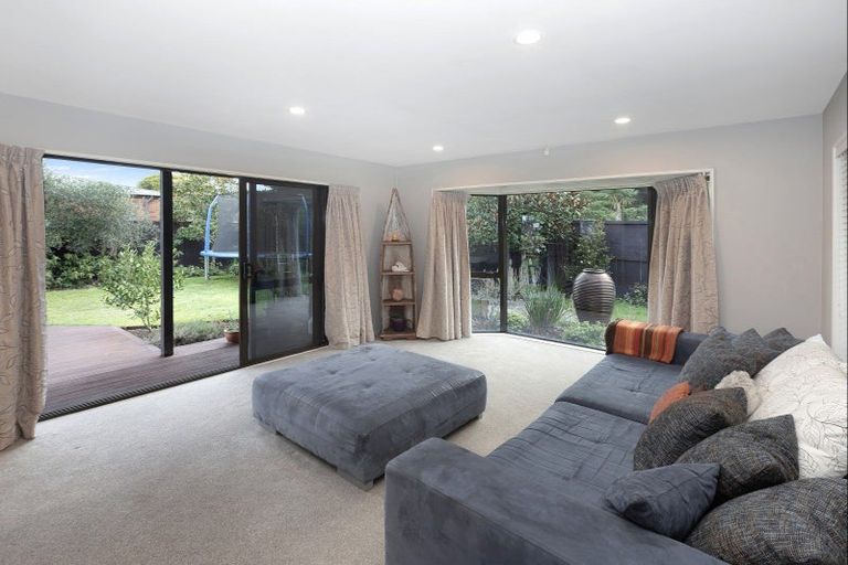 Photo of property in 271 Queenspark Drive, Parklands, Christchurch, 8083