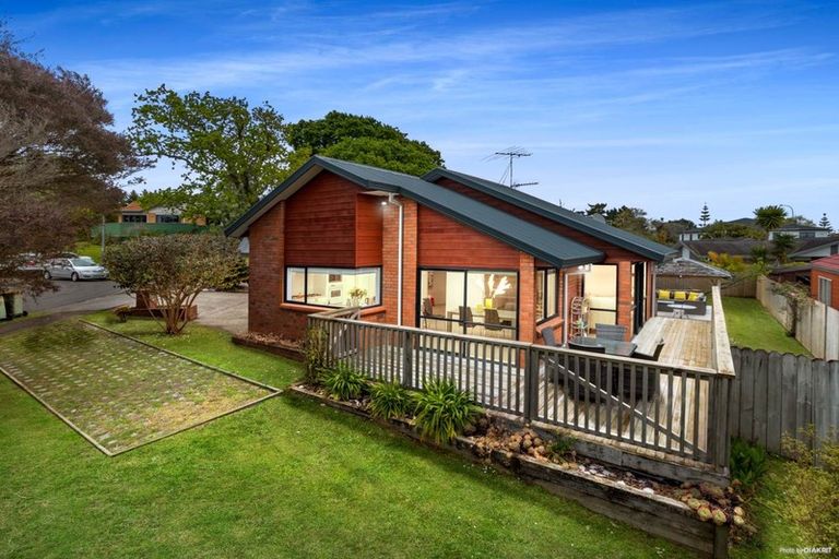 Photo of property in 11 Lochend Place, Highland Park, Auckland, 2010