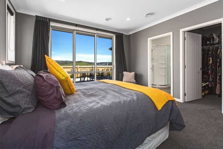 Photo of property in 12 Frances Brown Avenue, Aotea, Porirua, 5024