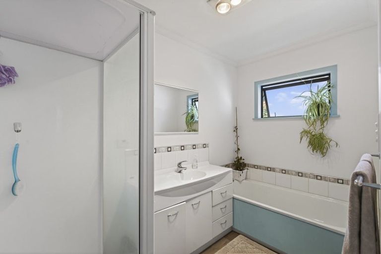 Photo of property in 32 Beaumont Crescent, Frankleigh Park, New Plymouth, 4310