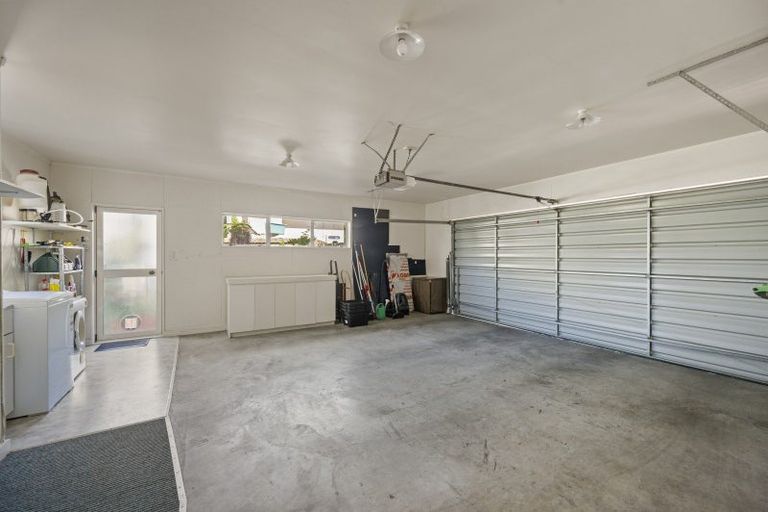 Photo of property in 17 Kingsgate Avenue, Havelock North, 4130