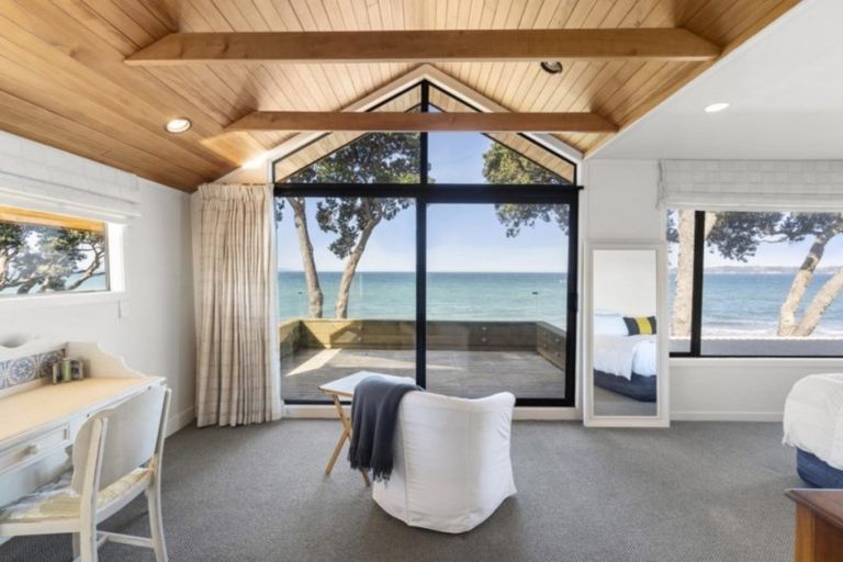 Photo of property in 18a Marellen Drive, Red Beach, 0932