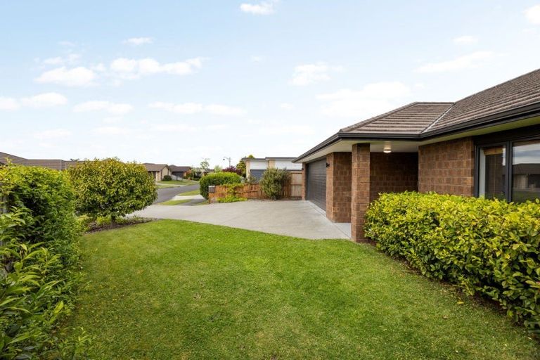 Photo of property in 33 Whitney Place, Rototuna North, Hamilton, 3210