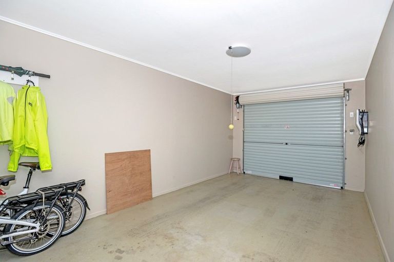 Photo of property in Orange Grove Flats, 2/549 Childers Road, Te Hapara, Gisborne, 4010