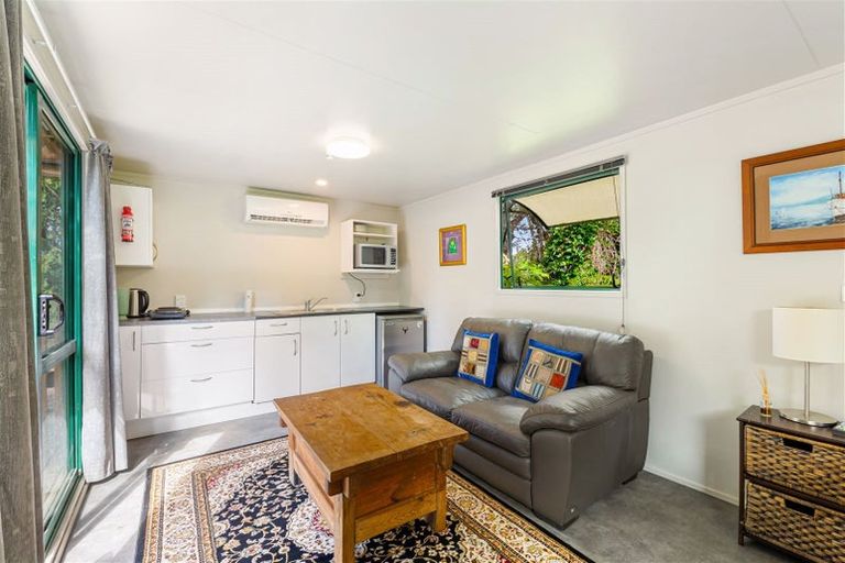 Photo of property in 252 Boord Crescent, Kumeu, 0891