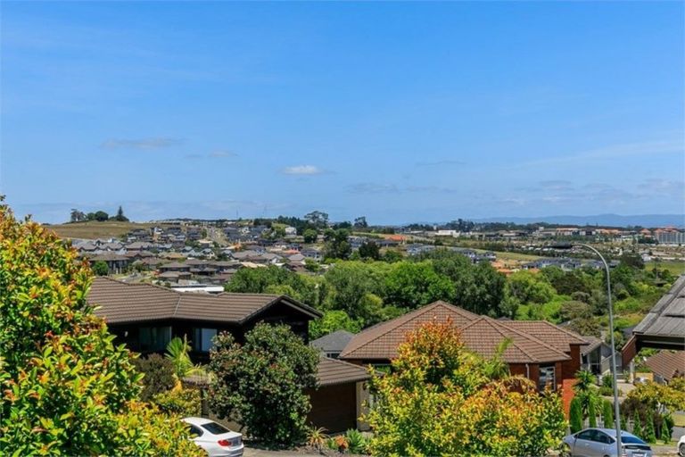 Photo of property in 16 Tekapo Rise, Fairview Heights, Auckland, 0632
