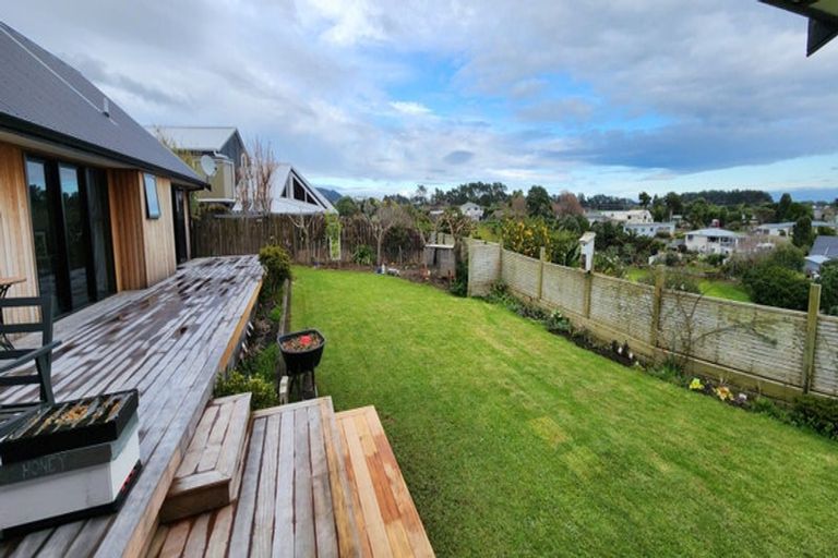 Photo of property in 6a Donnelly Street, Oakura, 4314