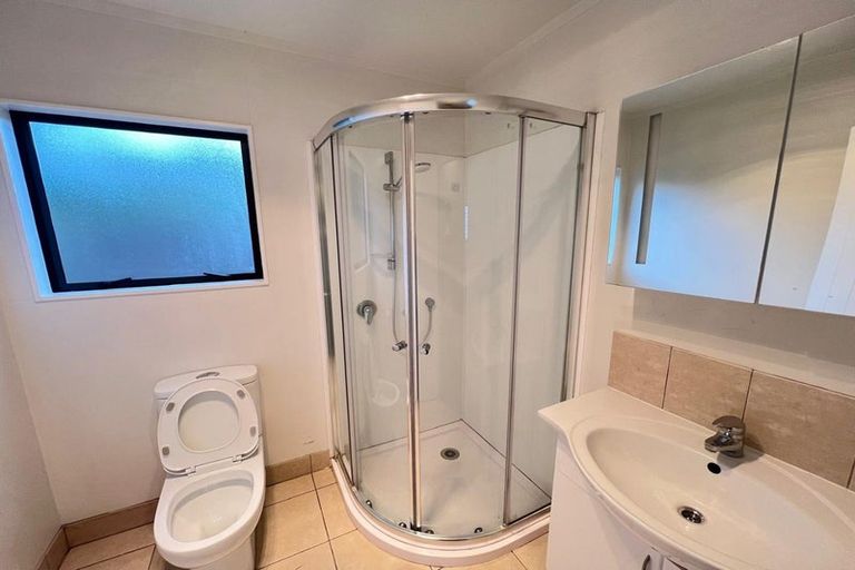 Photo of property in 29 Awaroa Road, Sunnyvale, Auckland, 0612
