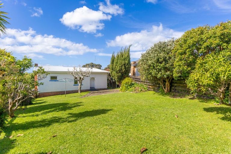 Photo of property in 2/48 Churchill Road, Murrays Bay, Auckland, 0630