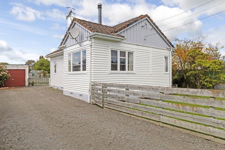 Photo of property in 17 Robert Street, Marton, 4710