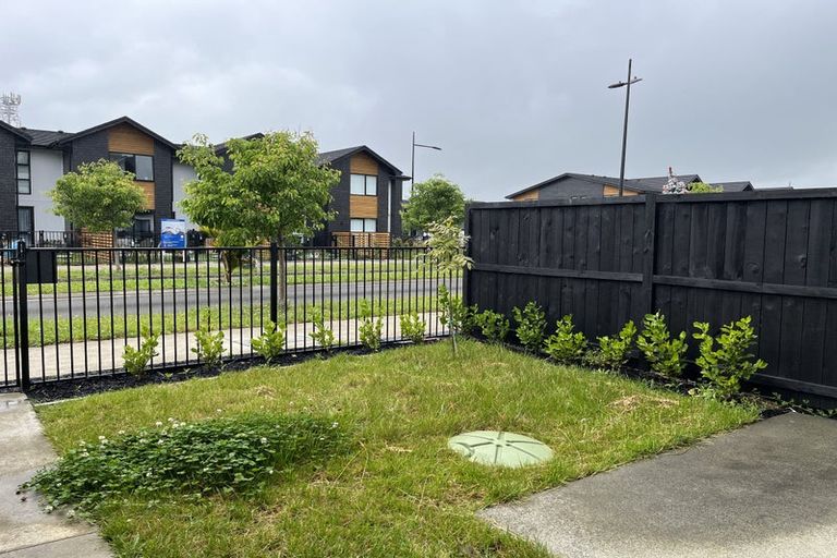 Photo of property in 73 Papatupu Way, Kumeu, 0810