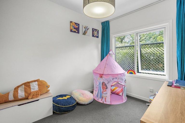 Photo of property in 25 Marine Parade, Eastbourne, Lower Hutt, 5013