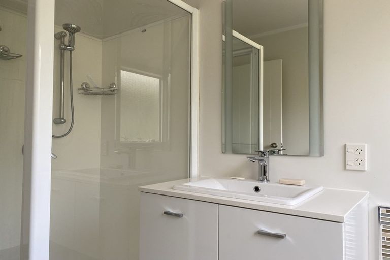 Photo of property in 8 Phillip Avenue, Glen Eden, Auckland, 0602