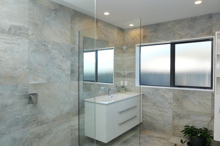 Photo of property in 68 Guildford Drive, Paraparaumu, 5032