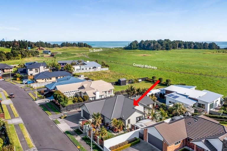 Photo of property in 19 Dolphin Parade, Bell Block, New Plymouth, 4312