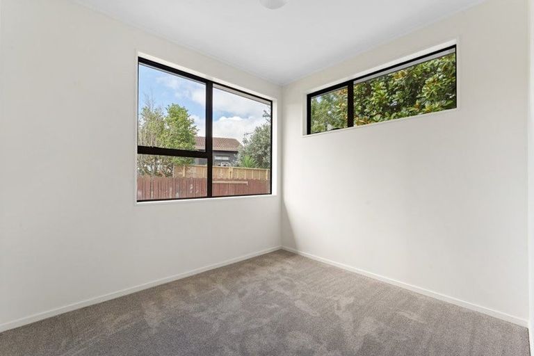Photo of property in 1/10 Myna Place, Weymouth, Auckland, 2103