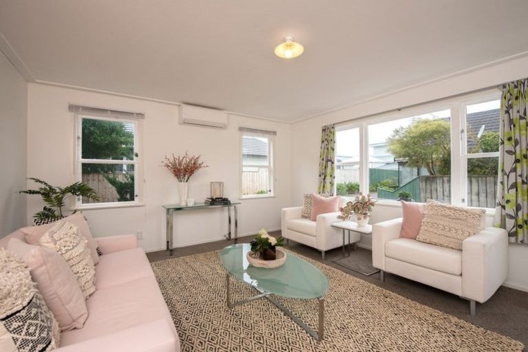 Photo of property in 186a Queens Drive, Lyall Bay, Wellington, 6022