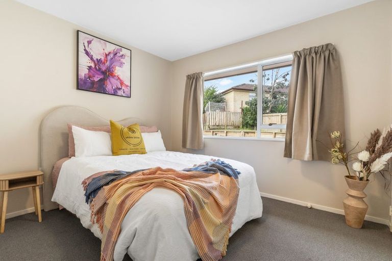 Photo of property in 63 Sabulite Road, Kelston, Auckland, 0602