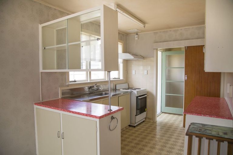 Photo of property in 102 Bond Crescent, Forrest Hill, Auckland, 0620