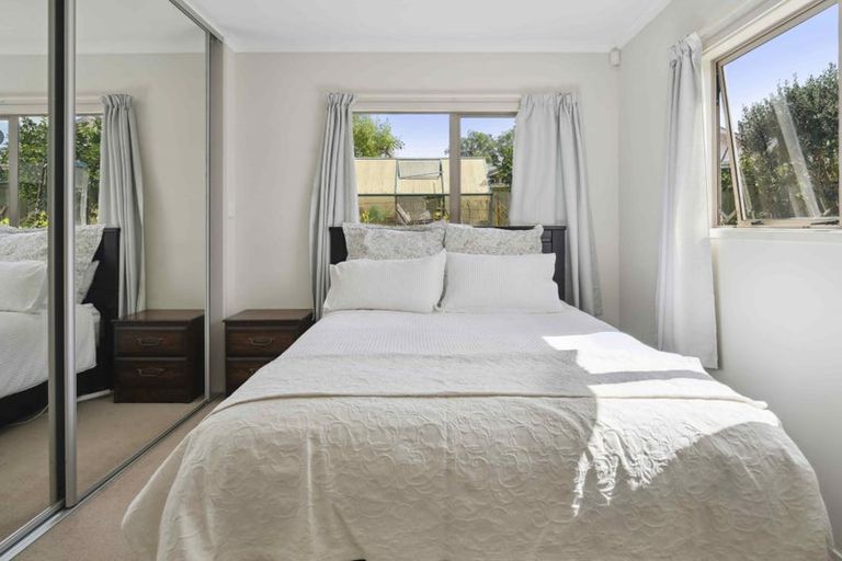 Photo of property in 36 Glenmore Road, Sunnyhills, Auckland, 2010