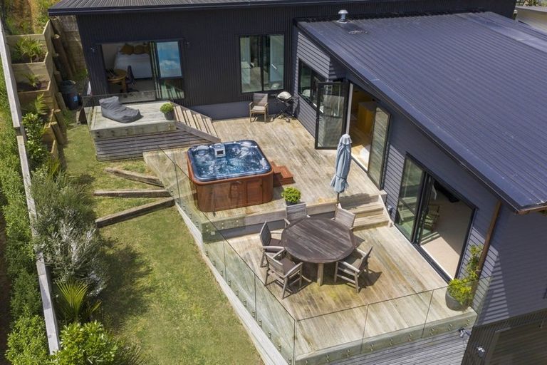 Photo of property in 36 Robertson Street, Raglan, 3225