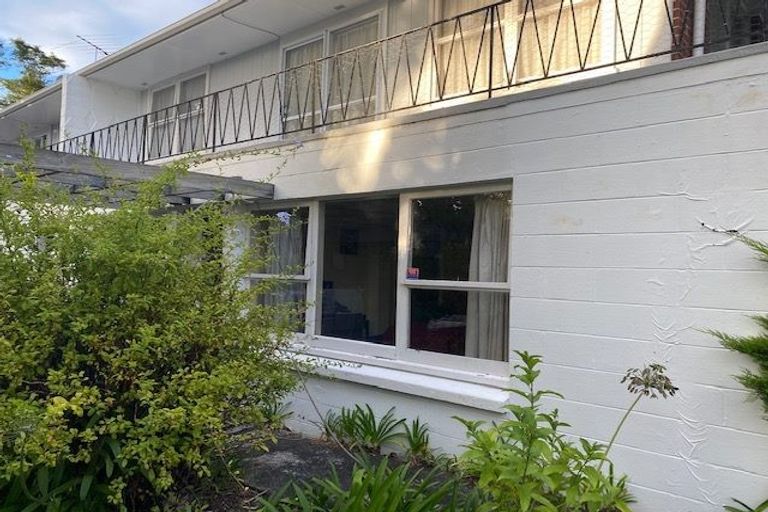Photo of property in 60-62 Exmouth Road, Northcote, Auckland, 0627