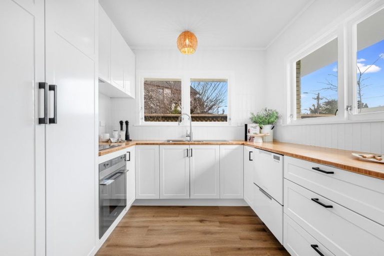 Photo of property in 394a Devonport Road, Tauranga South, Tauranga, 3112