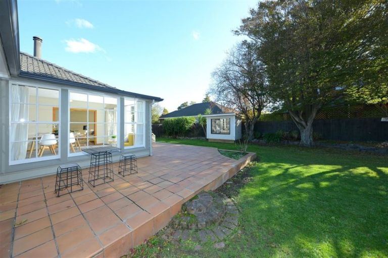 Photo of property in 118 Memorial Avenue, Burnside, Christchurch, 8053