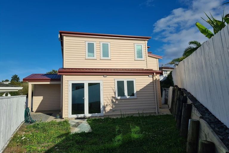 Photo of property in 36 Trias Road, Totara Vale, Auckland, 0629