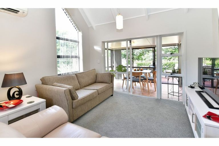 Photo of property in 9 Tui Lane, Orewa, 0931