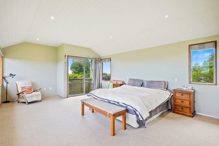 Photo of property in 17 Major Durie Place, Waikanae Beach, Waikanae, 5036