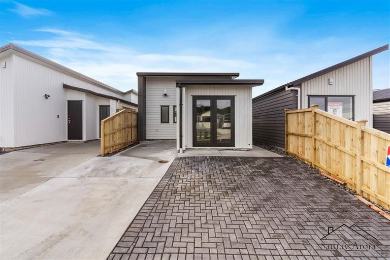 Photo of property in 16 Combat Street, Papakura, 2110