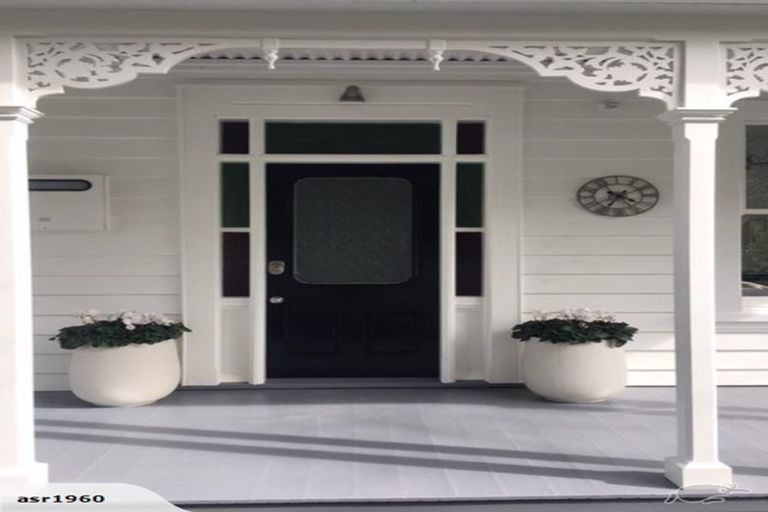 Photo of property in 34 Sentinel Road, Herne Bay, Auckland, 1011