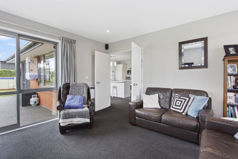 Photo of property in 35 Sequoia Way, Rangiora, 7400