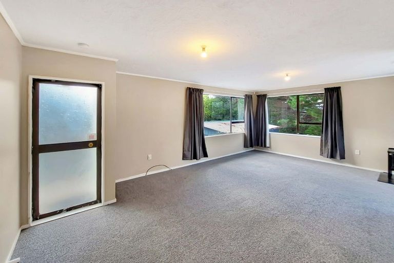 Photo of property in 5 Fenchurch Grove, Stokes Valley, Lower Hutt, 5019