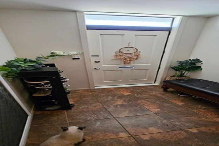 Photo of property in Krisley Court, 25/6 Ambrico Place, New Lynn, Auckland, 0600