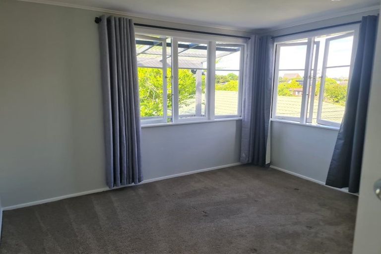 Photo of property in 20 Taipari Road, Te Atatu Peninsula, Auckland, 0610