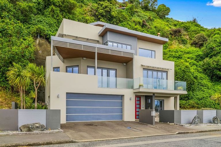 Photo of property in 73 Moana Road, Plimmerton, Porirua, 5026