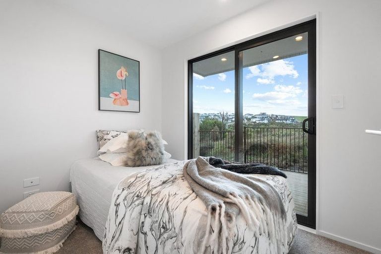 Photo of property in 6/1090 Beach Road, Torbay, Auckland, 0630