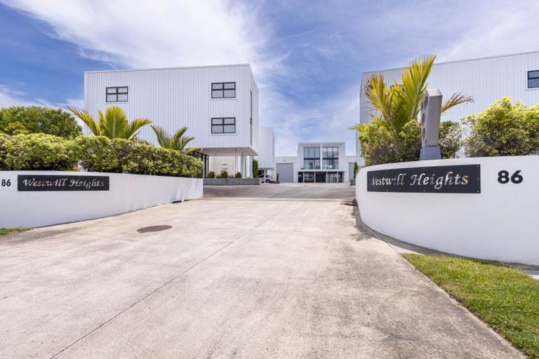 Photo of property in 5/86 Hurlstone Drive, Waiwhakaiho, New Plymouth, 4312