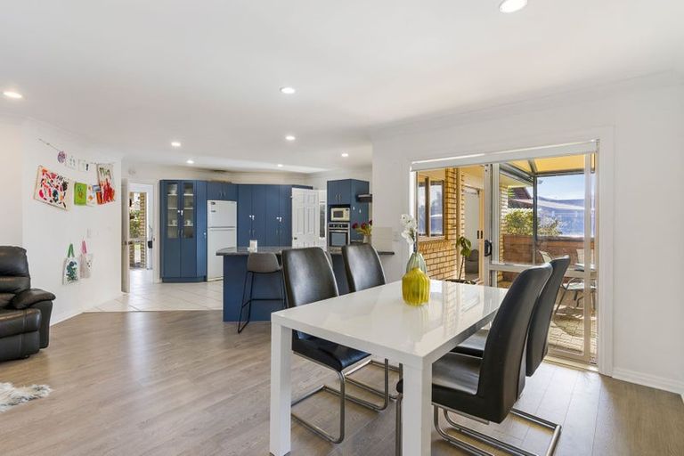 Photo of property in 12 Beverage Place, Rosehill, Papakura, 2113