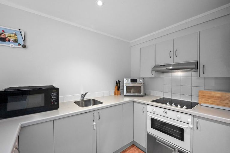 Photo of property in 13a/30 Westward Ho, Glen Eden, Auckland, 0602