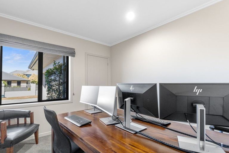 Photo of property in 11 Johnnybro Place, Rototuna North, Hamilton, 3210