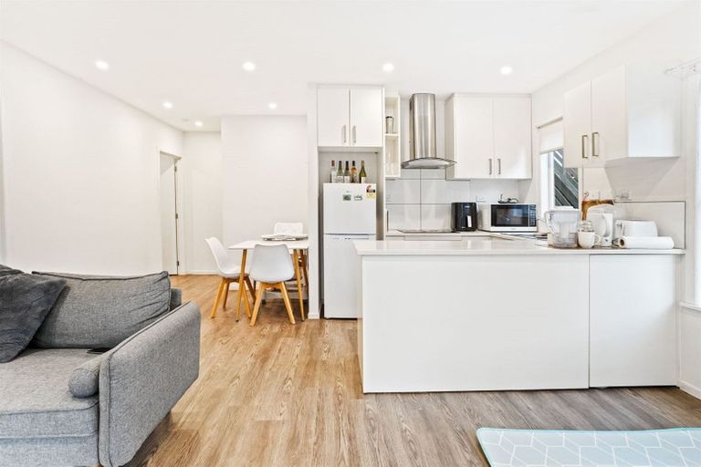 Photo of property in 14 Yeovil Road, Te Atatu Peninsula, Auckland, 0610