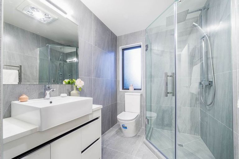 Photo of property in 27a Royal View Road, Te Atatu South, Auckland, 0610